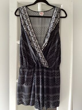 Mossimo Supply Co. XXL Lace Print V-neck Shorts Romper black & white